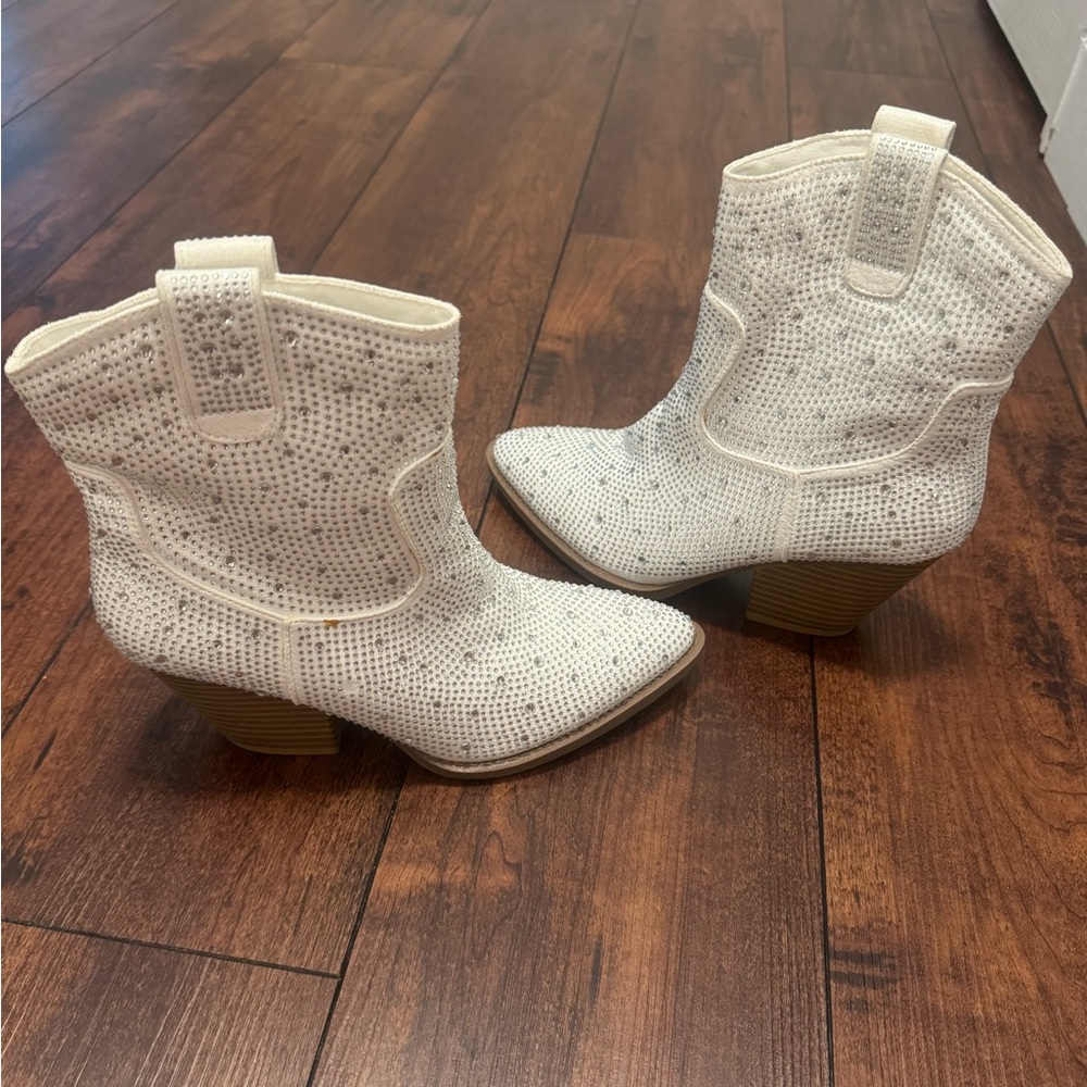 White Textured Cowboy Boots